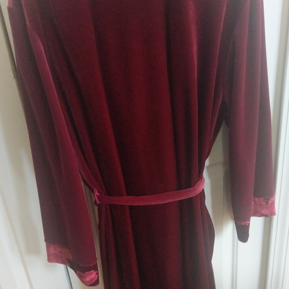 Long Velvet Robe Women Size XL Vintage 70s Floral Trim California Miss Burgundy - Picture 7 of 9